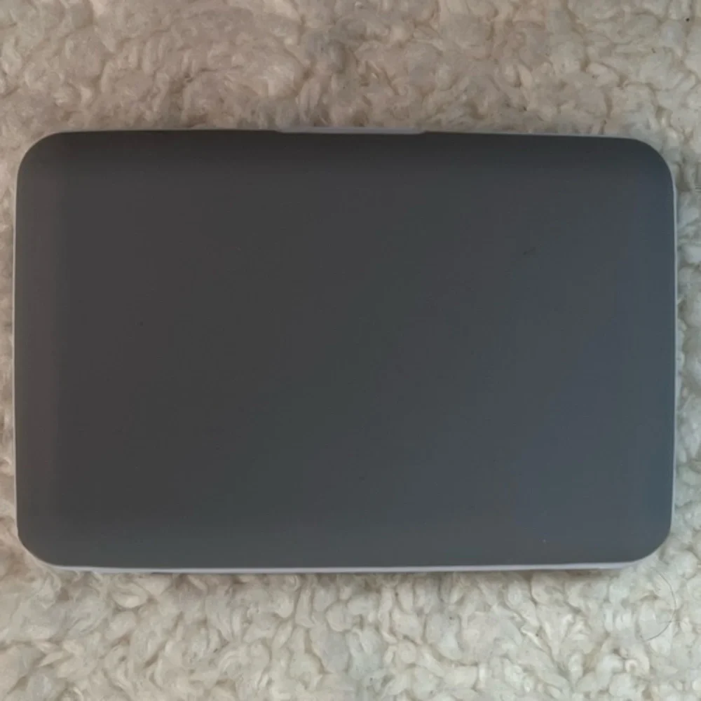 ☀️2/$14☀️Kikkerland Silicone Card ID Case